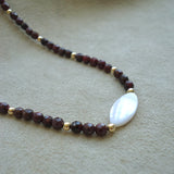 COLLAR NACAR GRANATE OVALO